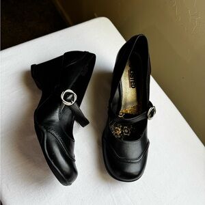 Y2K Unlisted Mary Jane heels. buckle strap across, chunky block heel. Size 7